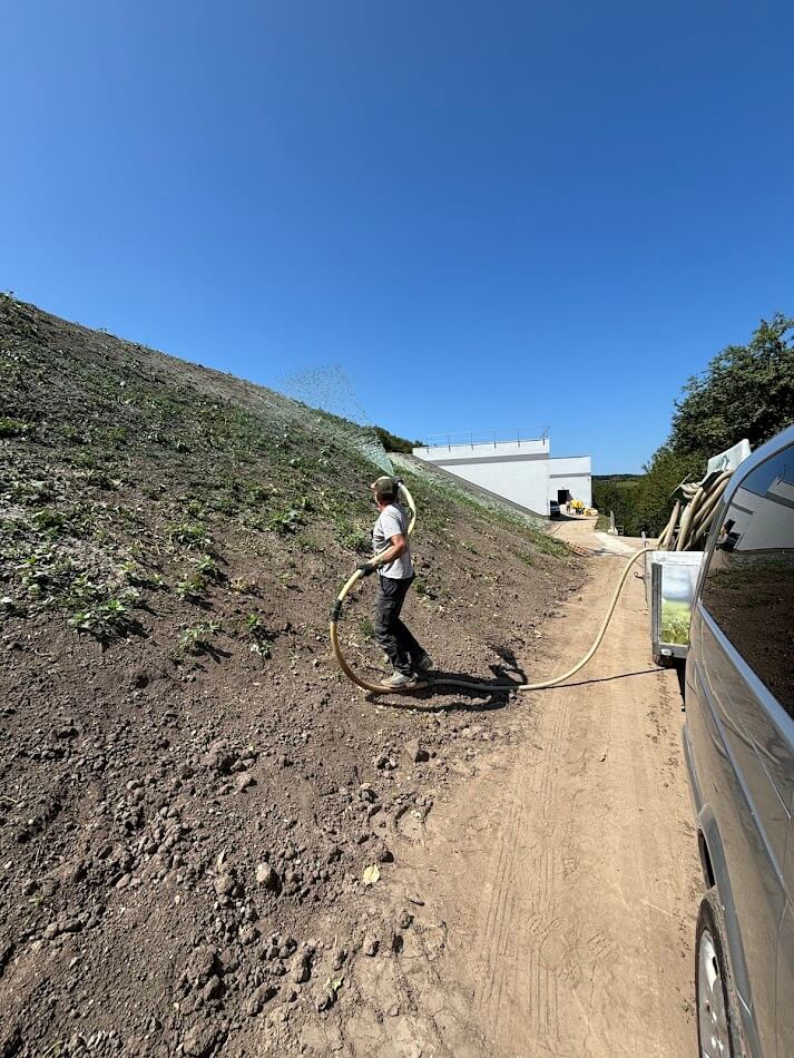 Hydroosev a spevňovanie svahu